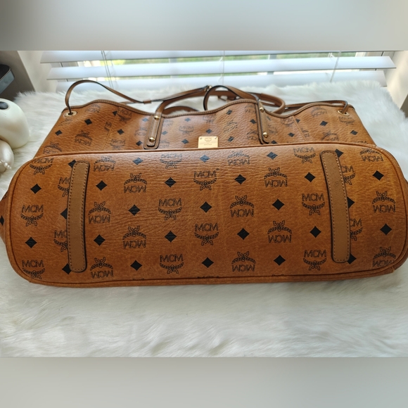 MCM Visetos Liz Reversible Tote Bag - Picture 3 of 11